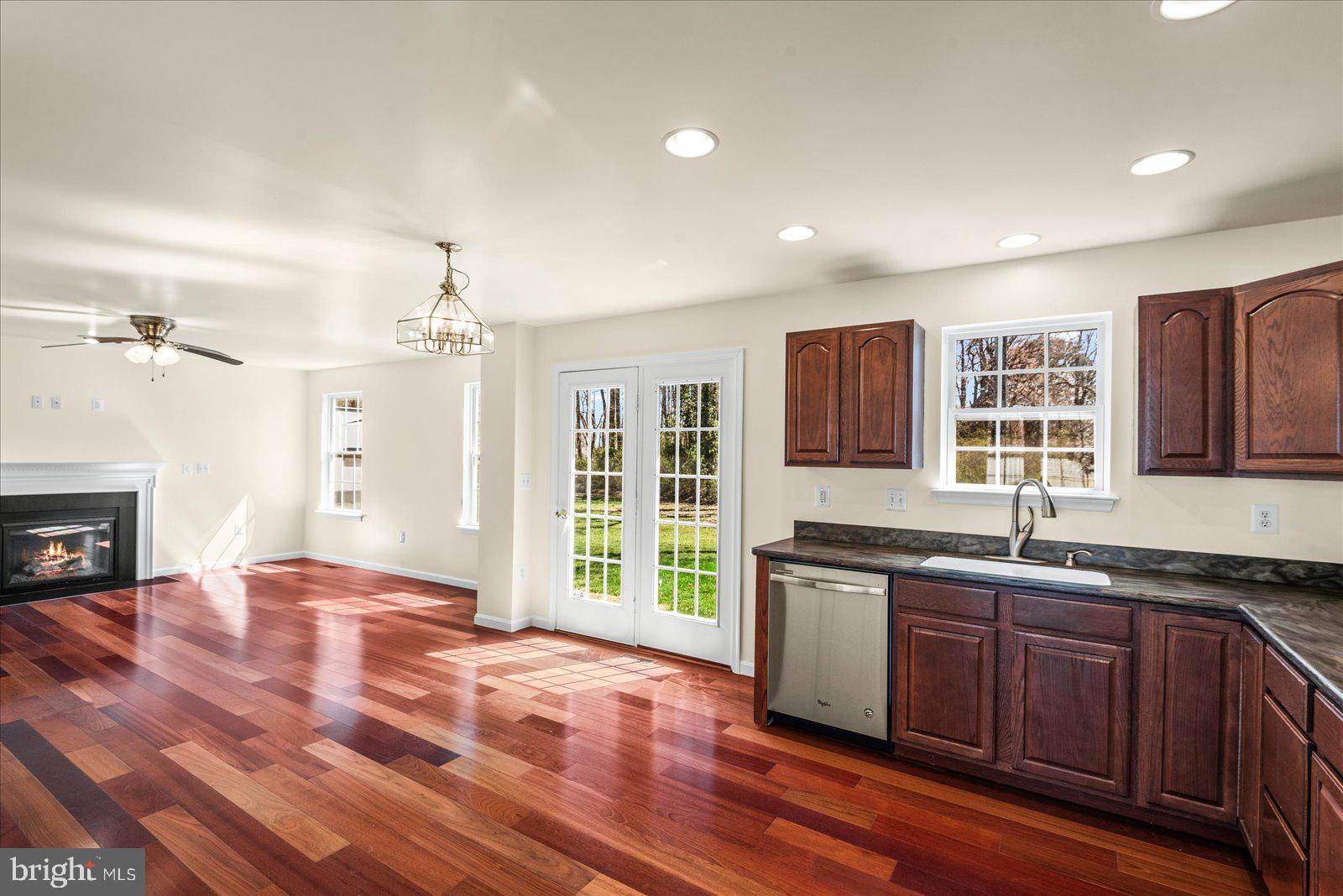 FERRY DOCK CROSSING - Residential