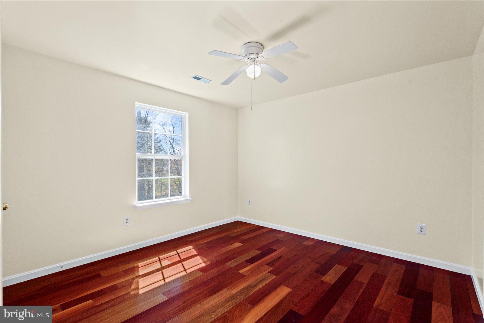 FERRY DOCK CROSSING - Residential