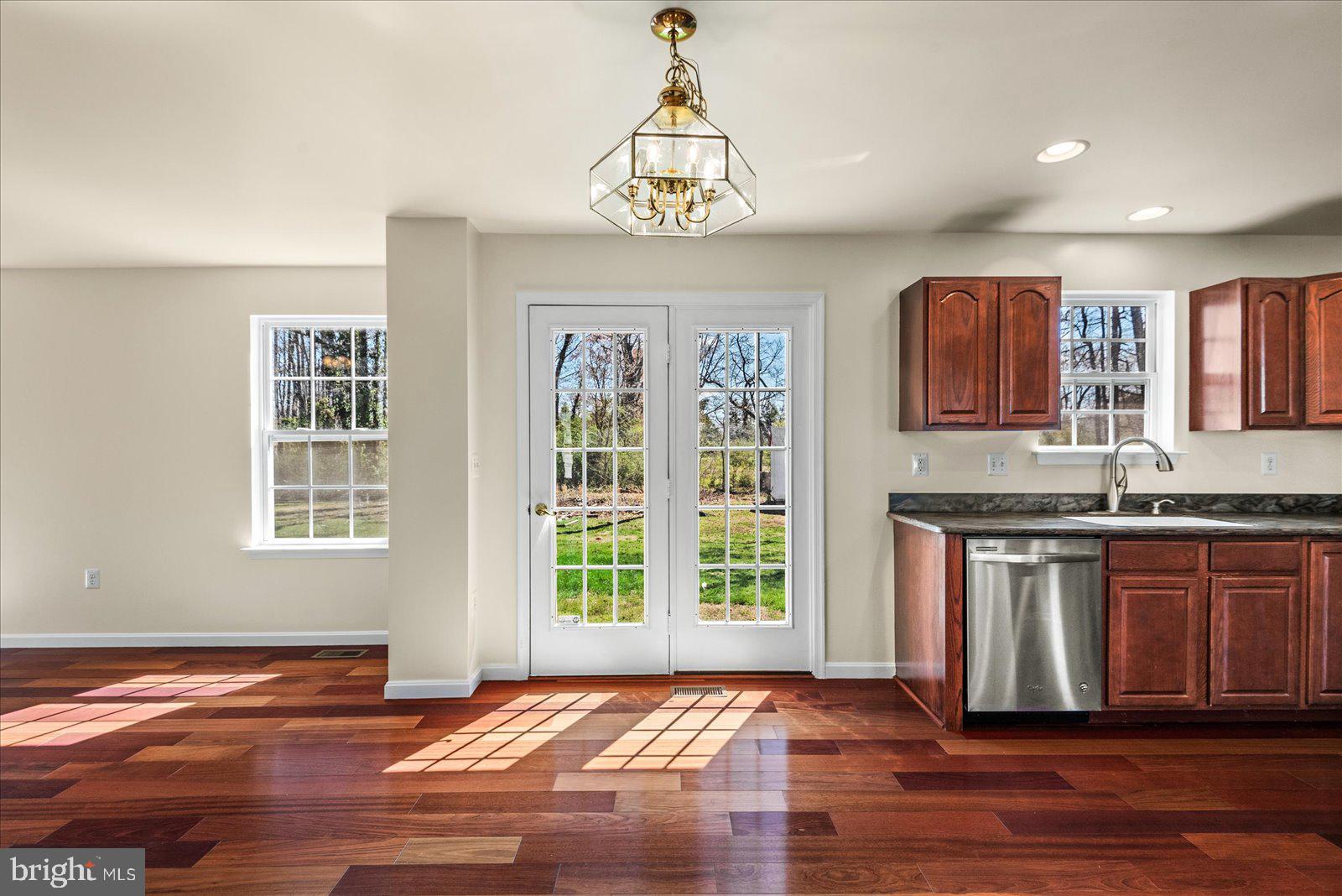 FERRY DOCK CROSSING - Residential