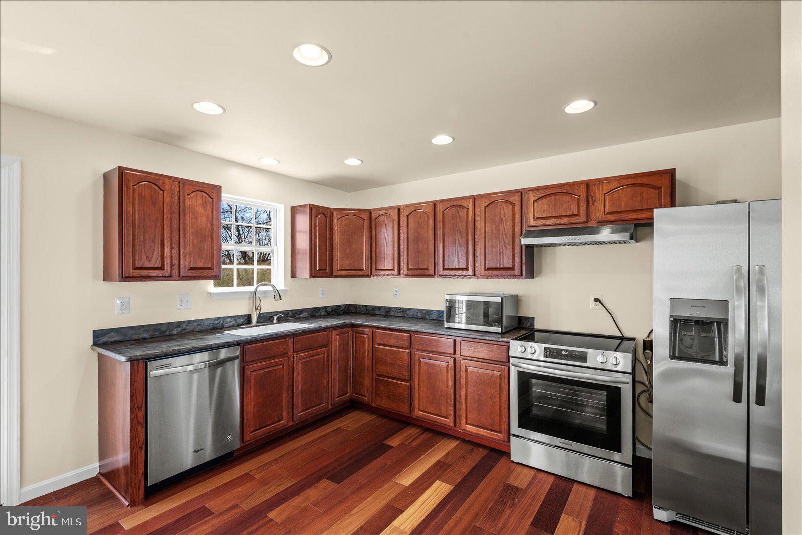 FERRY DOCK CROSSING - Residential