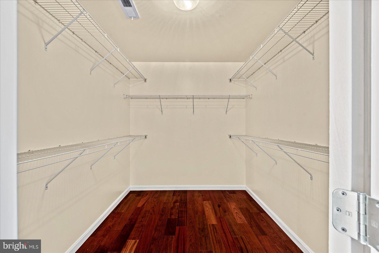 FERRY DOCK CROSSING - Residential