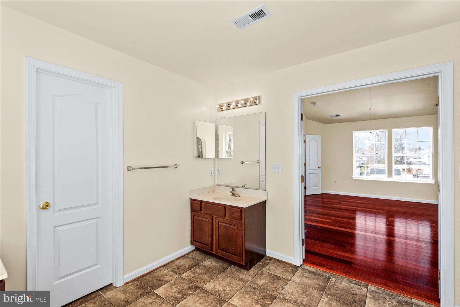 FERRY DOCK CROSSING - Residential