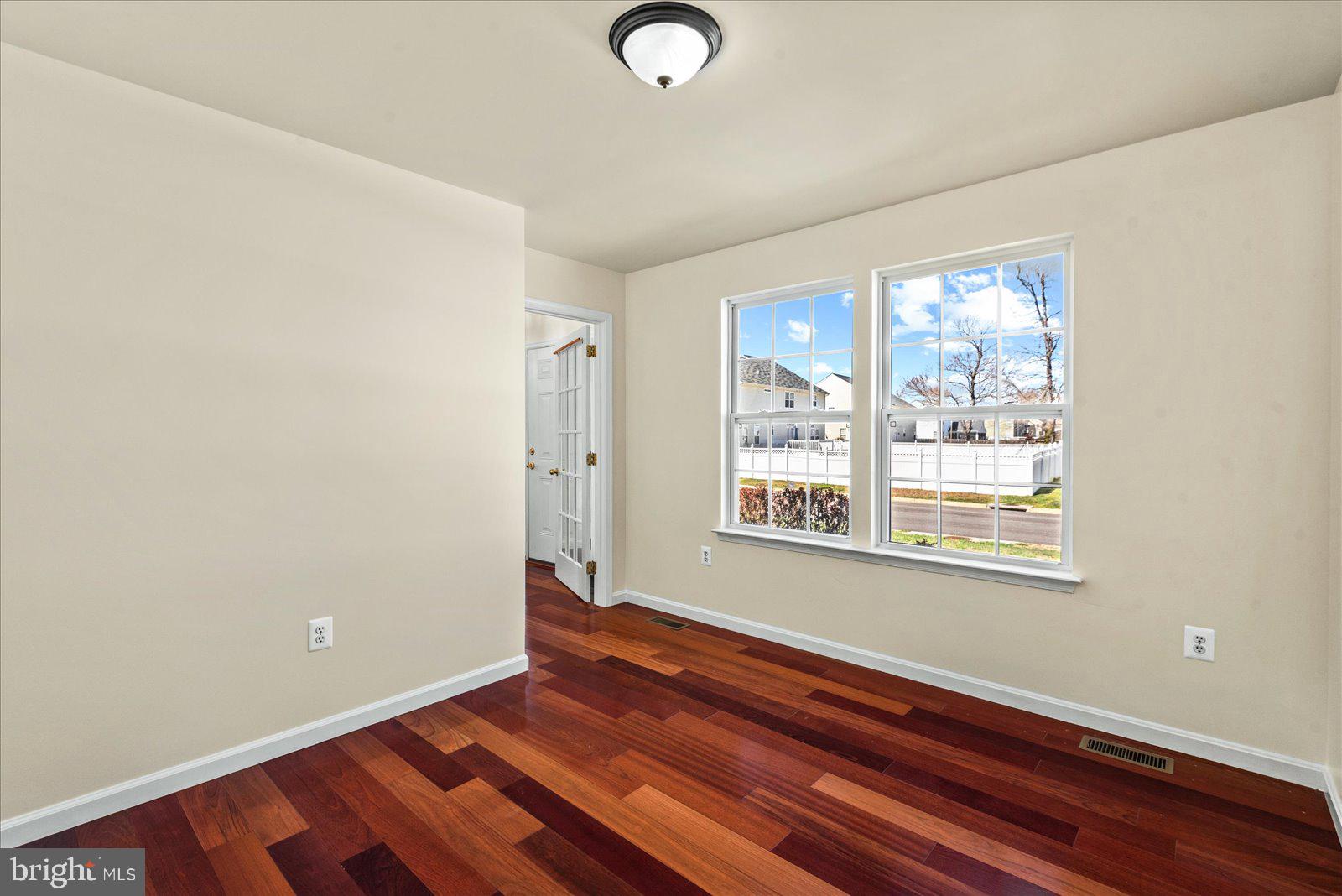 FERRY DOCK CROSSING - Residential