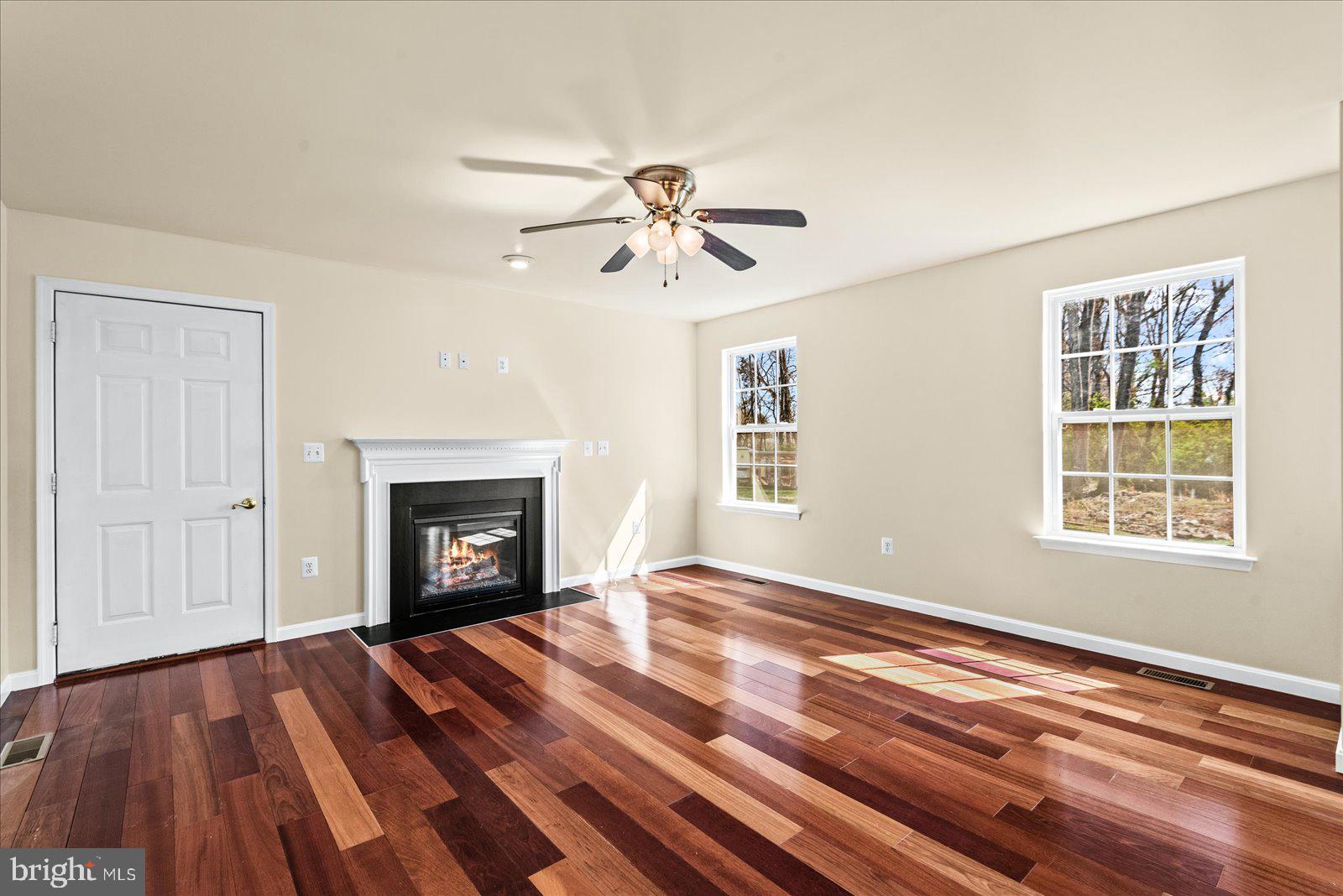 FERRY DOCK CROSSING - Residential