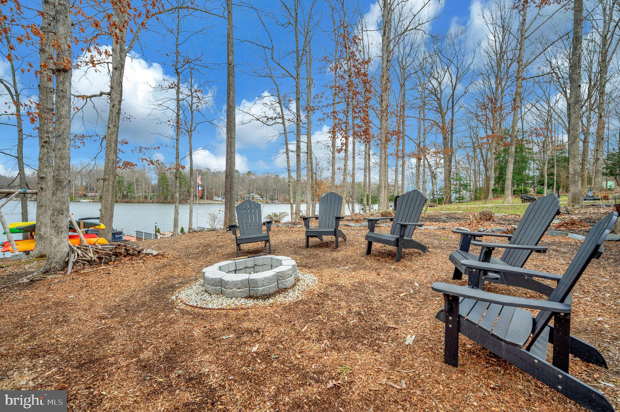 LAKE CAROLINE - Residential