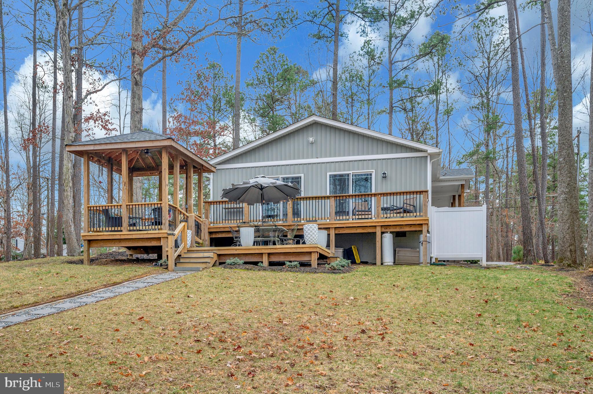 LAKE CAROLINE - Residential