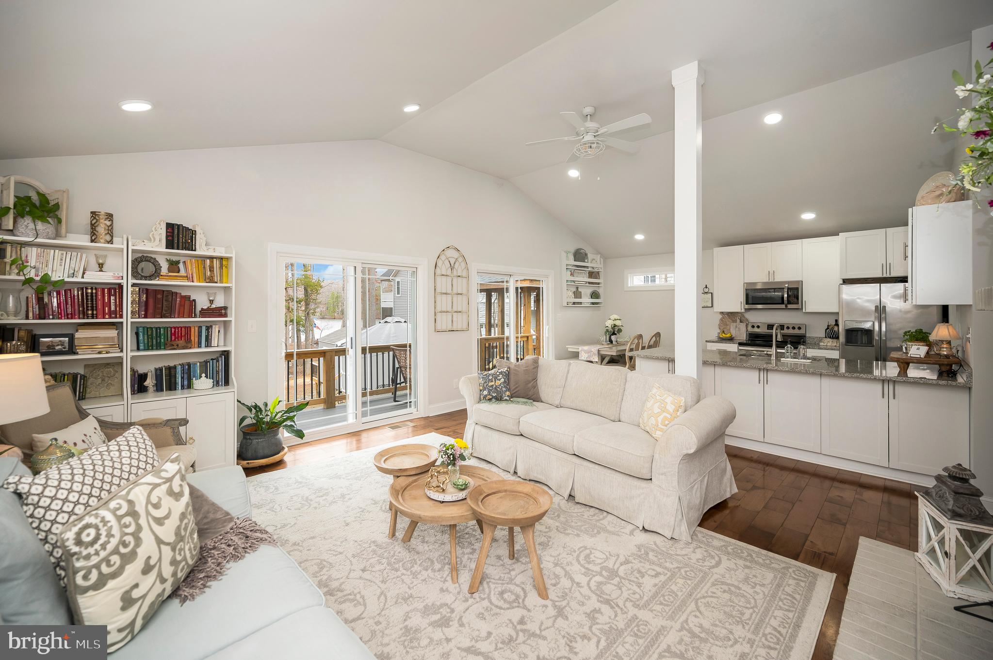 LAKE CAROLINE - Residential