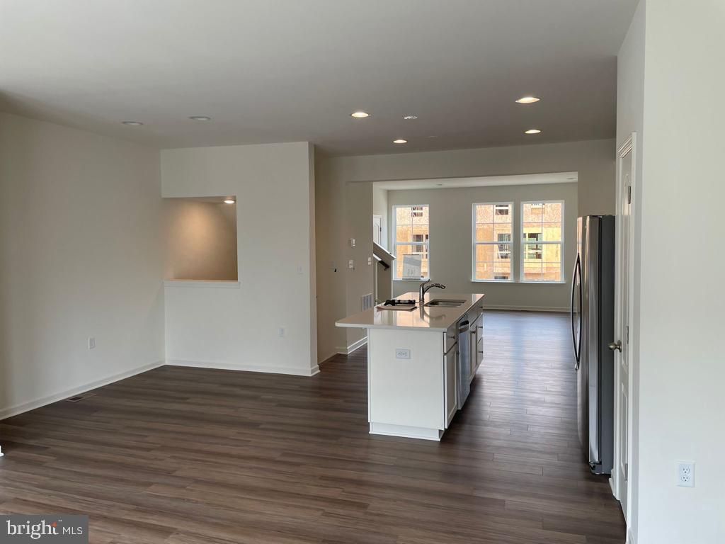 FREEDOM MANOR - Residential Lease