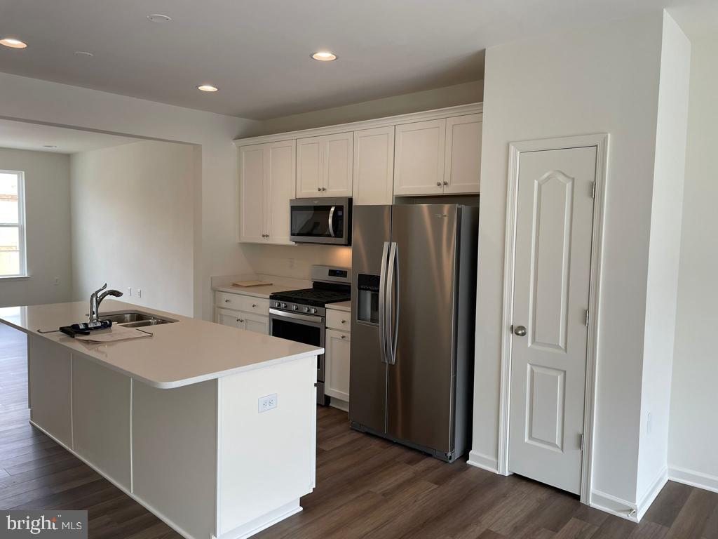 FREEDOM MANOR - Residential Lease