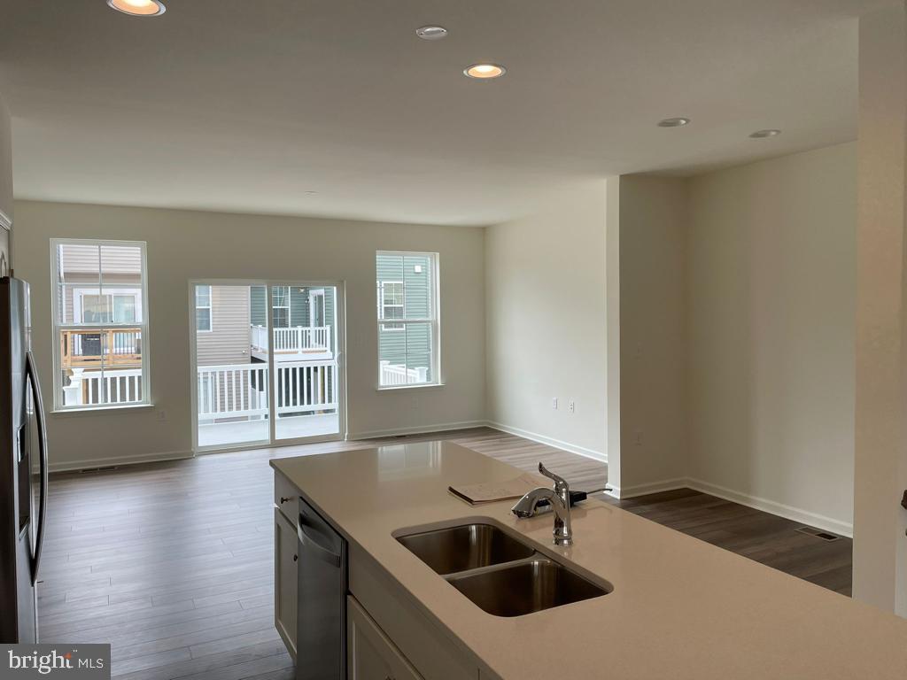 FREEDOM MANOR - Residential Lease