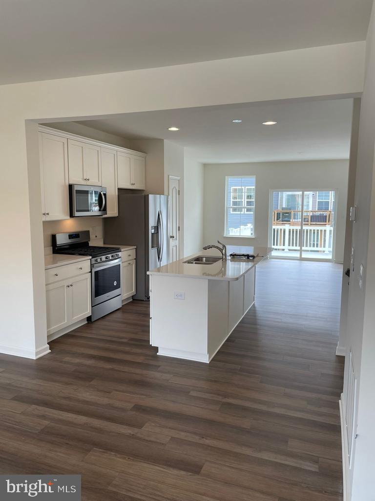 FREEDOM MANOR - Residential Lease