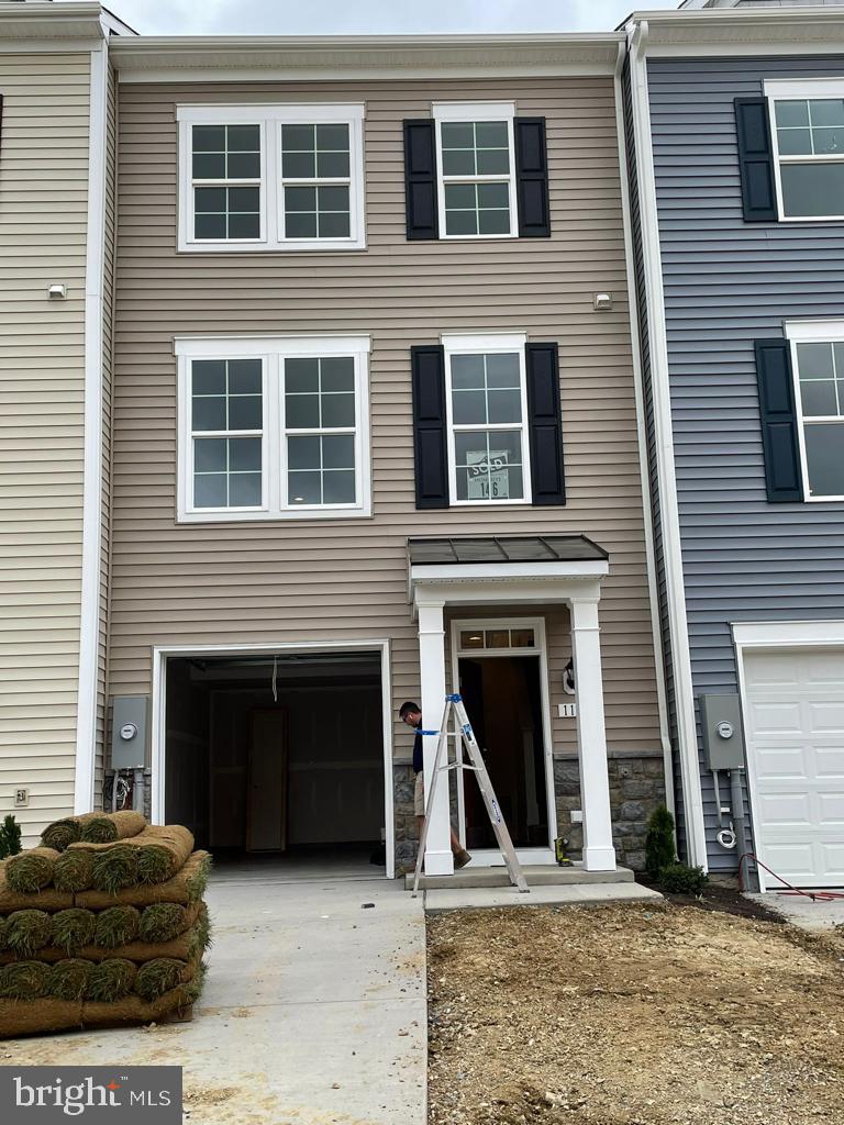 FREEDOM MANOR - Residential Lease