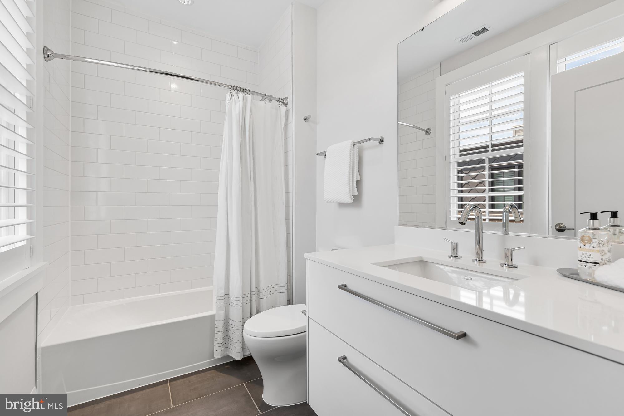 ROBINSON LANDING - Residential