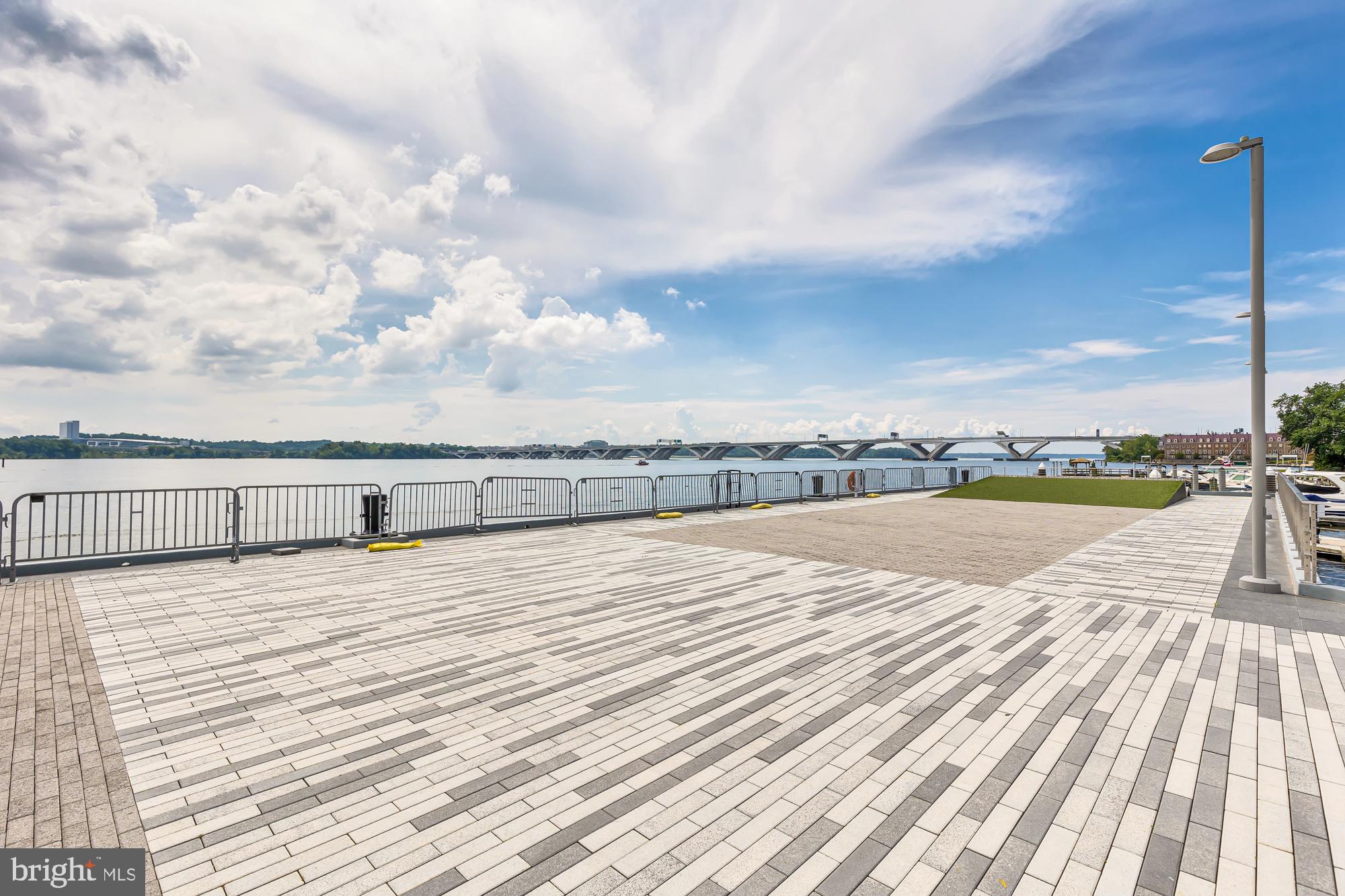 ROBINSON LANDING - Residential