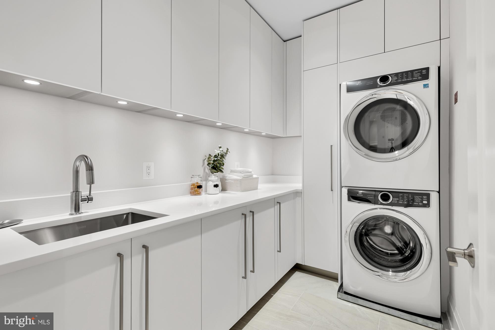 ROBINSON LANDING - Residential