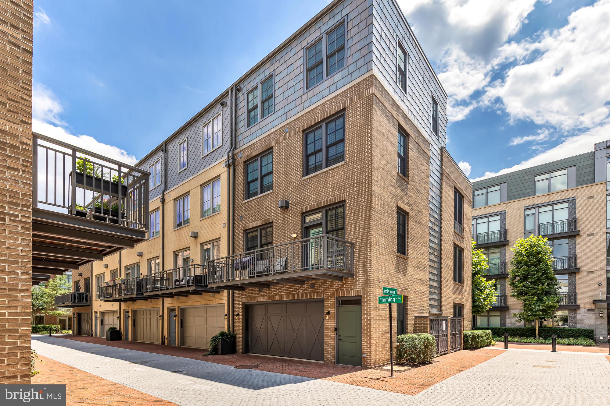 ROBINSON LANDING - Residential