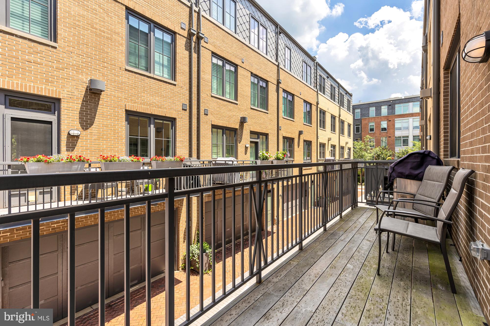 ROBINSON LANDING - Residential