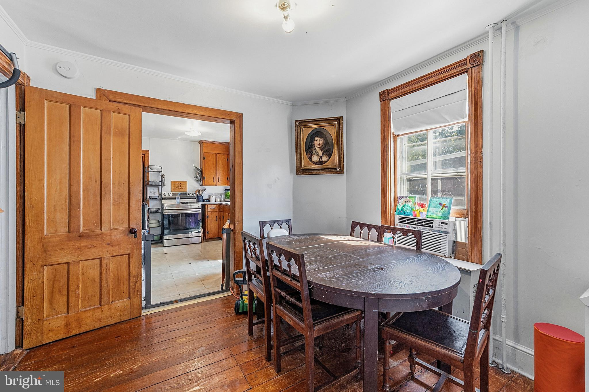 32 COLUMBIA AVENUE 34