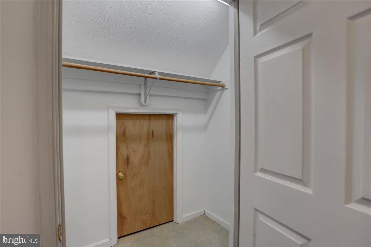 SUMMIT POINT - Residential