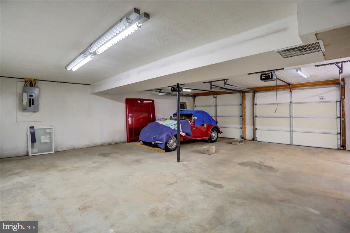 SUMMIT POINT - Residential