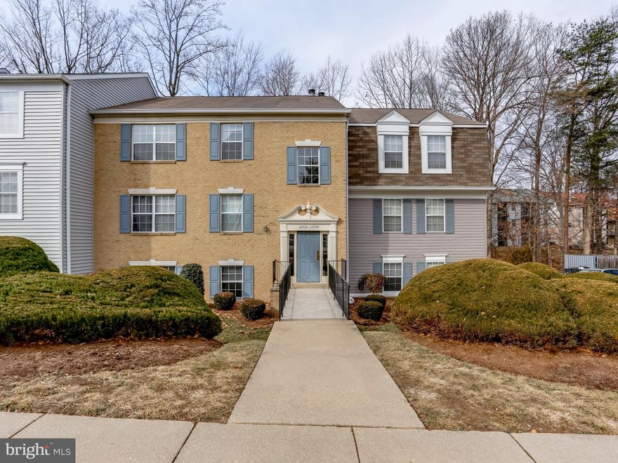 JUST RE-LISTED!! Beautiful Renovated Condo in Lake Ridge. New high-end laminate wood & ceramic tile flooring, freshly paint, LED lighting/bulbs, new granite counter-top, high-end SS kitchen appliances & washer/dryer, new bathroom fixtures/toilet/shower door, new high-quality patio door.  Condo/HOA fees include water, sewer, parking, snow removal, landscaping, pool, courts, trails.   VACANT***