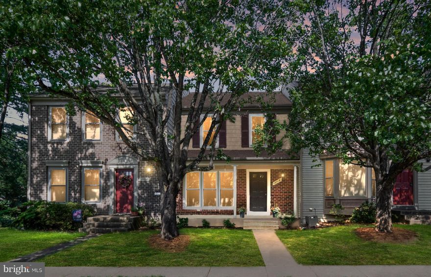 Welcome to 10718 Brice Court – a charming 3-level interior townhome nestled in a prime Fredericksburg location! This beautifully maintained home features an inviting front porch and luxury laminate flooring throughout the main level. The open layout includes a spacious living area that flows seamlessly into the kitchen and dining space, perfect for entertaining.
Upstairs, you’ll find 3 bedrooms, including a primary suite with full bath. The fully finished walkout basement offers a large rec room with brand-new carpet, a full bathroom, and direct access to the fully fenced backyard – ideal for relaxing or letting pets play.
Enjoy outdoor living on the private deck just off the main level. Conveniently located near shopping, grocery stores, restaurants, and easy access to I-95 for commuting. This home has everything you need in a location you’ll love!