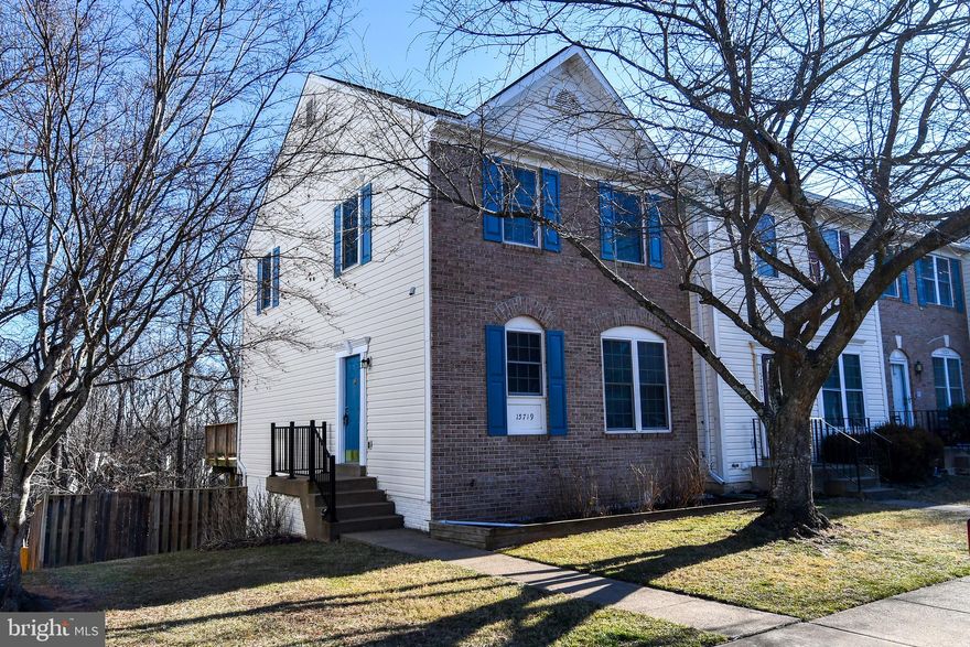 END UNIT TOWNHOUSE!! ALMOST 2,OOO SQUARE FEET WITH LAKE VIEWS!! FOREST PARK HS DISTRICT! CLEAN WITH FIREPLACE, COMBINATION LIVING ROOM & DINING ROOM, NICE SIZE KITCHEN WITH DECK, CLOSET SPACE AND MUCH MORE! VACANT AND READY TO MOVE IN!