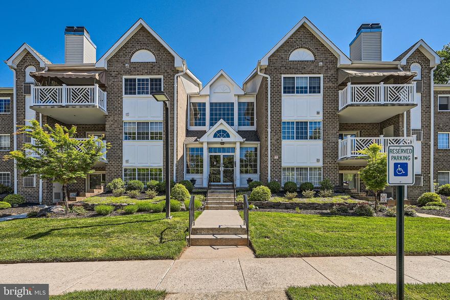 *OFFER DEADLINE: SAT 06/22 @ 7PM* HURRY schedule showings NOW before it's too late...CORNER END UNIT EXTRA WINDOWS + DEN! 1579 SQFT 1 level ranch style 1st FL REAR WOODS FACING 2 bedroom 2 bath unit with DEN! Solid Keelty brick & concrete construction = quiet! HUGE laundry room with full size washer/dryer and storage! Corner end unit extra windows and sliding door with tons of natural light. Private flat direct walk out patio with serene woods trees views! Chefs prefer GAS cooking, home comfort means efficient gas heating! Massive owners suite with extra windows, huge walk in closet and ensuite bath with dual sink and easy walk in shower awaits! Top it all off located in premier Mays Chapel North location walking distance to Grauls supermarket and shops at Roundwood center with Starbucks, drugstore, cafe, dry cleaners, dining options and even a hair salon! Updates include kitchen countertops, Samsung full size W/D, upgraded flooring in kitchen, water heater, furnace. Move right in HURRY!