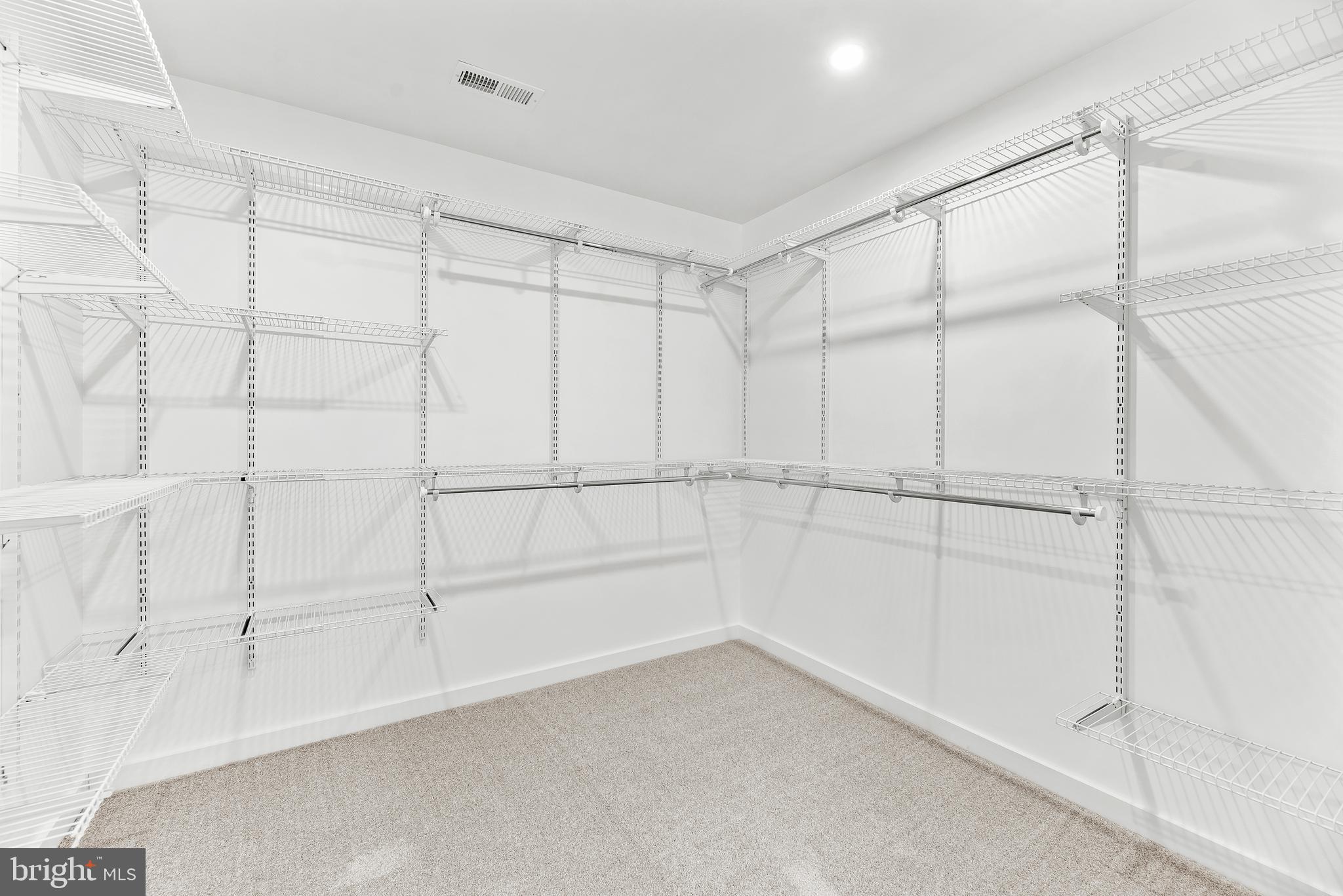 HAWKS NEST - Residential