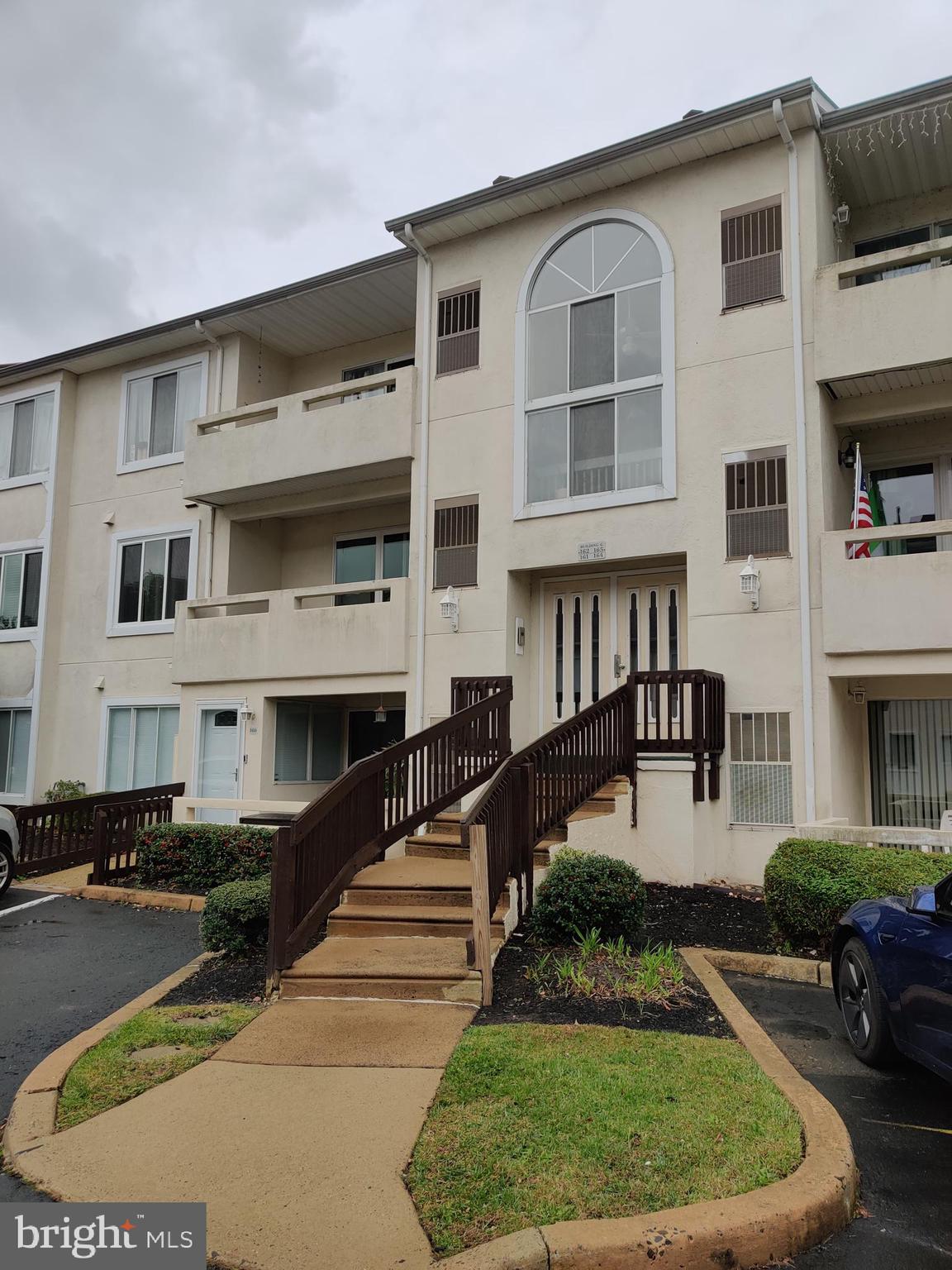 FOUNTAIN POINTE - Residential