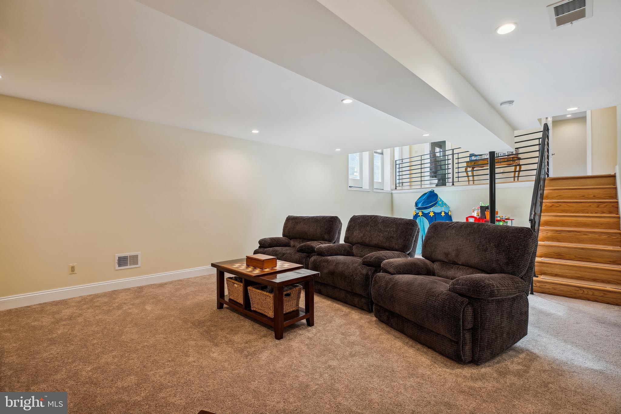 KENSINGTON KNOLLS - Residential