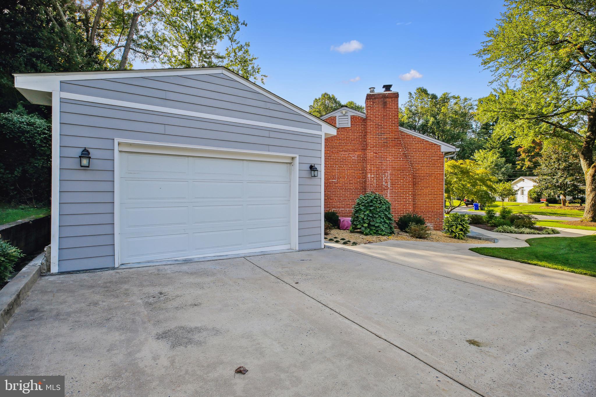 KENSINGTON KNOLLS - Residential