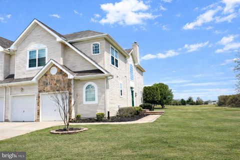 Townhouse For Sale - 8 Saint Andrews Court<br/> WESTAMPTON, NJ 08060