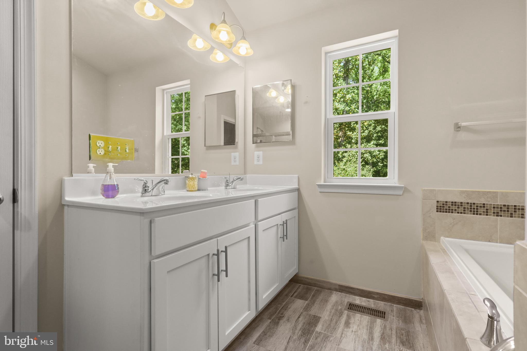 RIVERWALK - Residential