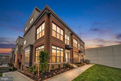 Photo of 5420 Goshawk Aly, BETHESDA, MD 20816 (MLS # MDMC2209728)