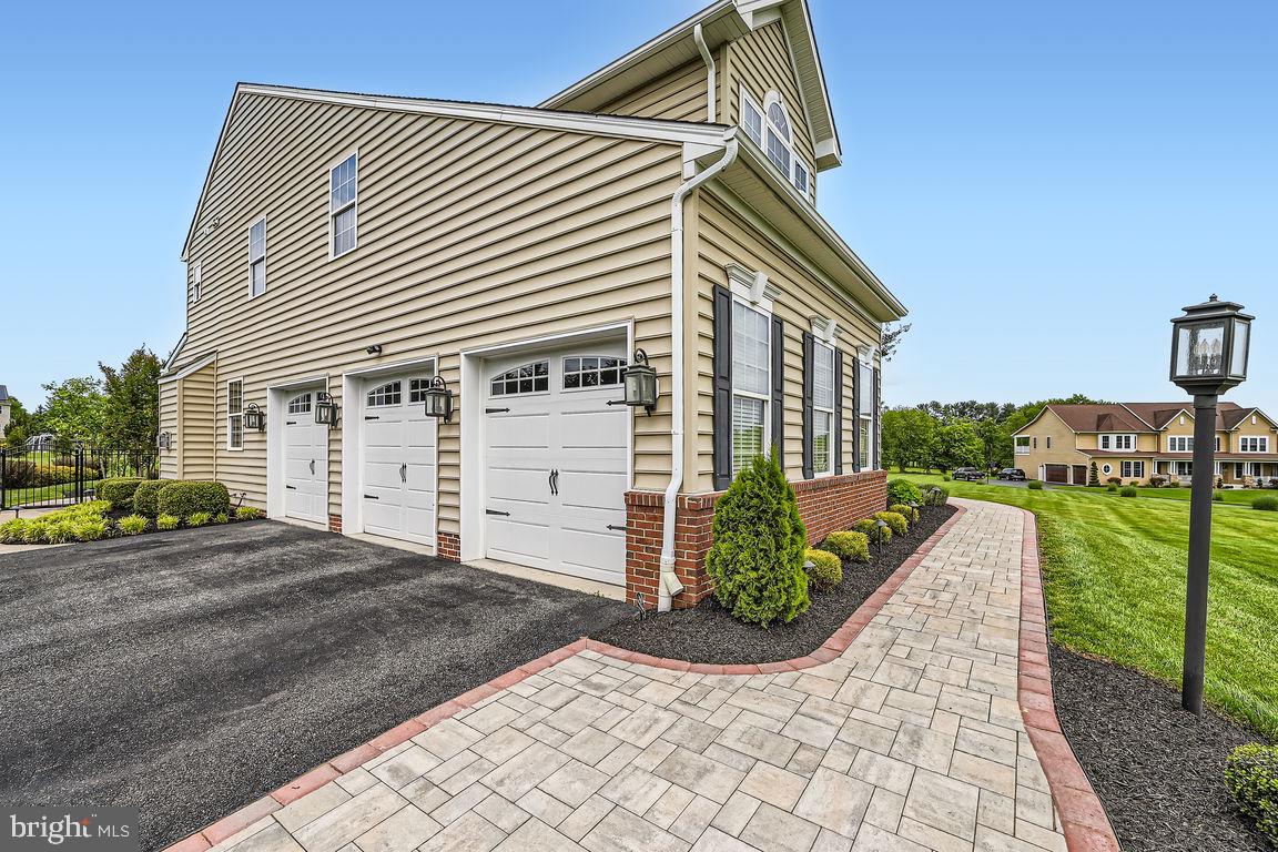 12015 HAMMONDS GLEN CIRCLE