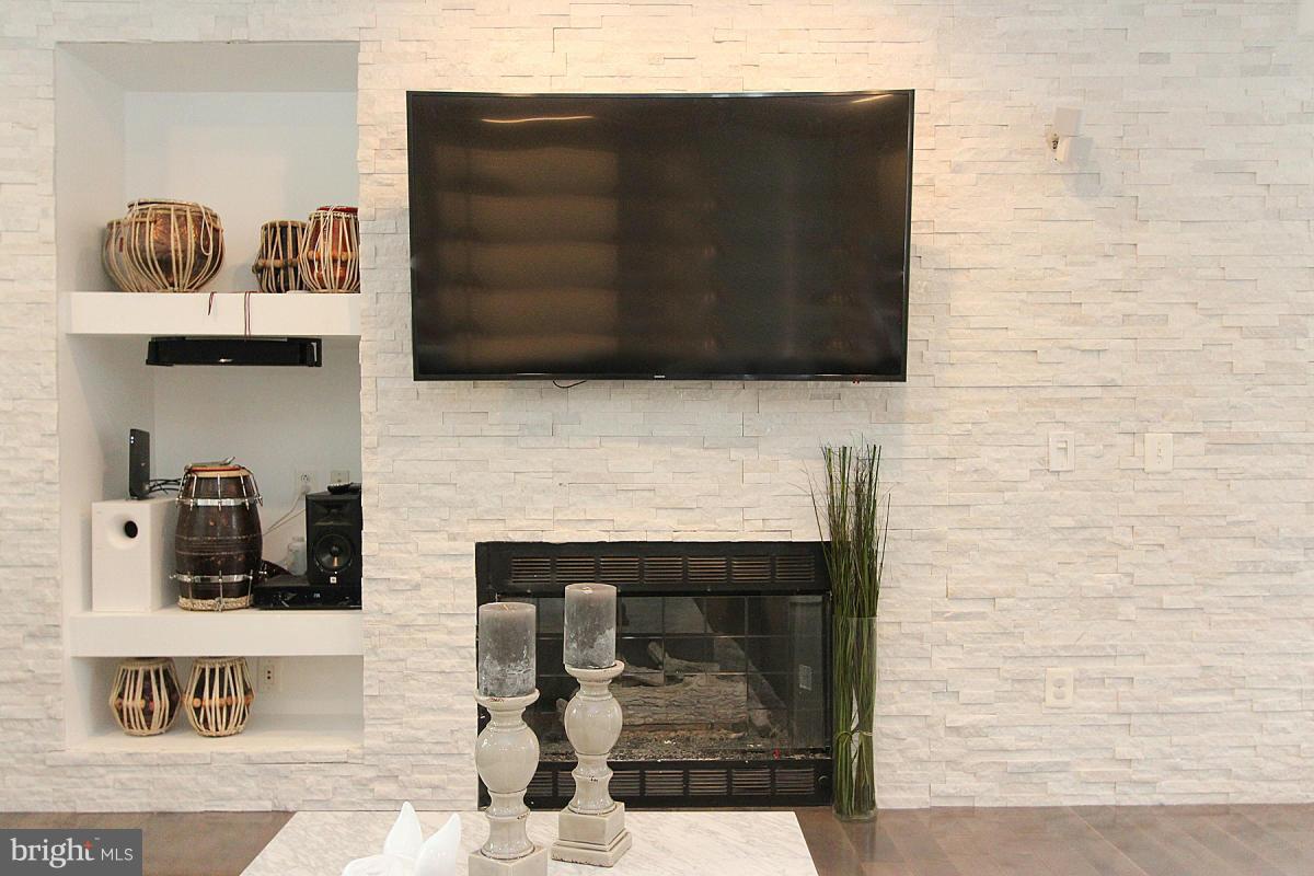 POTOMAC LAKES - Residential