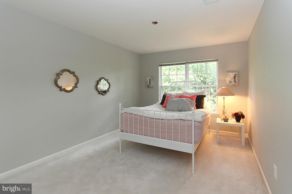 POTOMAC LAKES - Residential