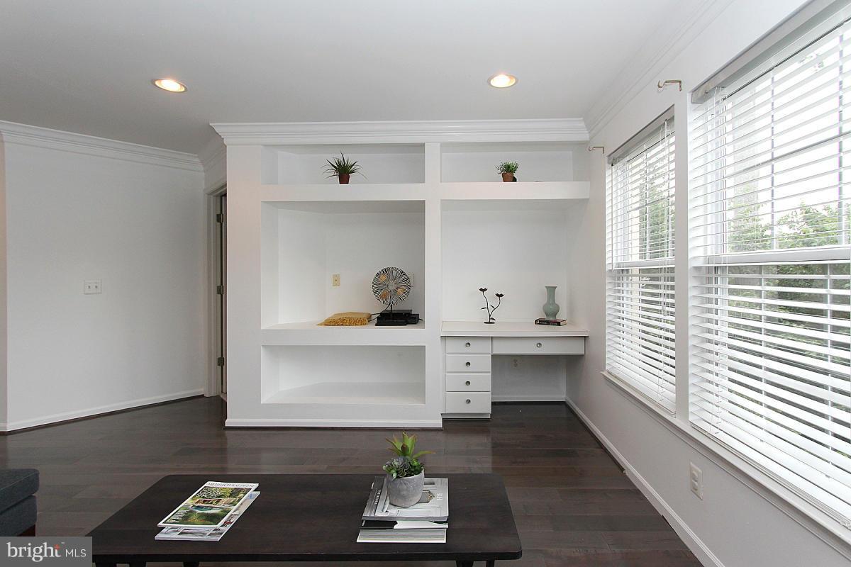 POTOMAC LAKES - Residential