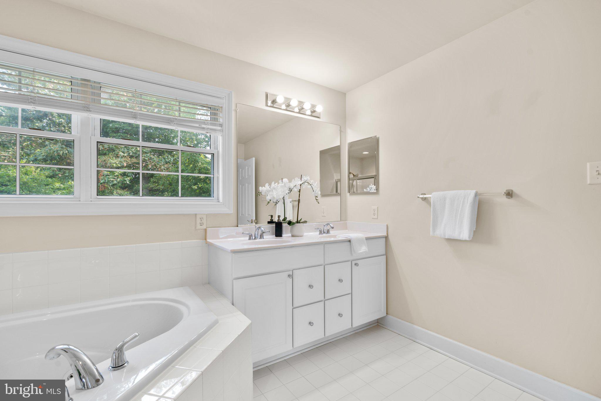 EMA'S MANOR - Residential