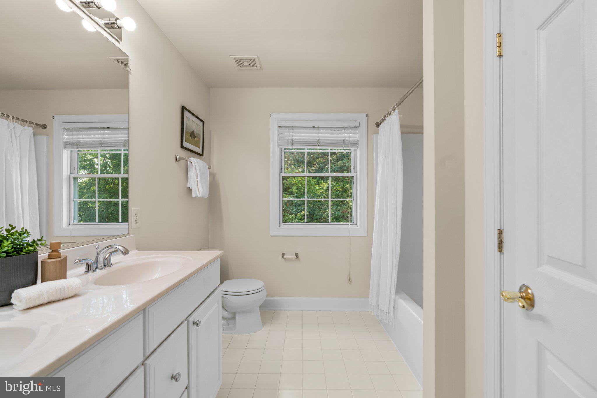 EMA'S MANOR - Residential