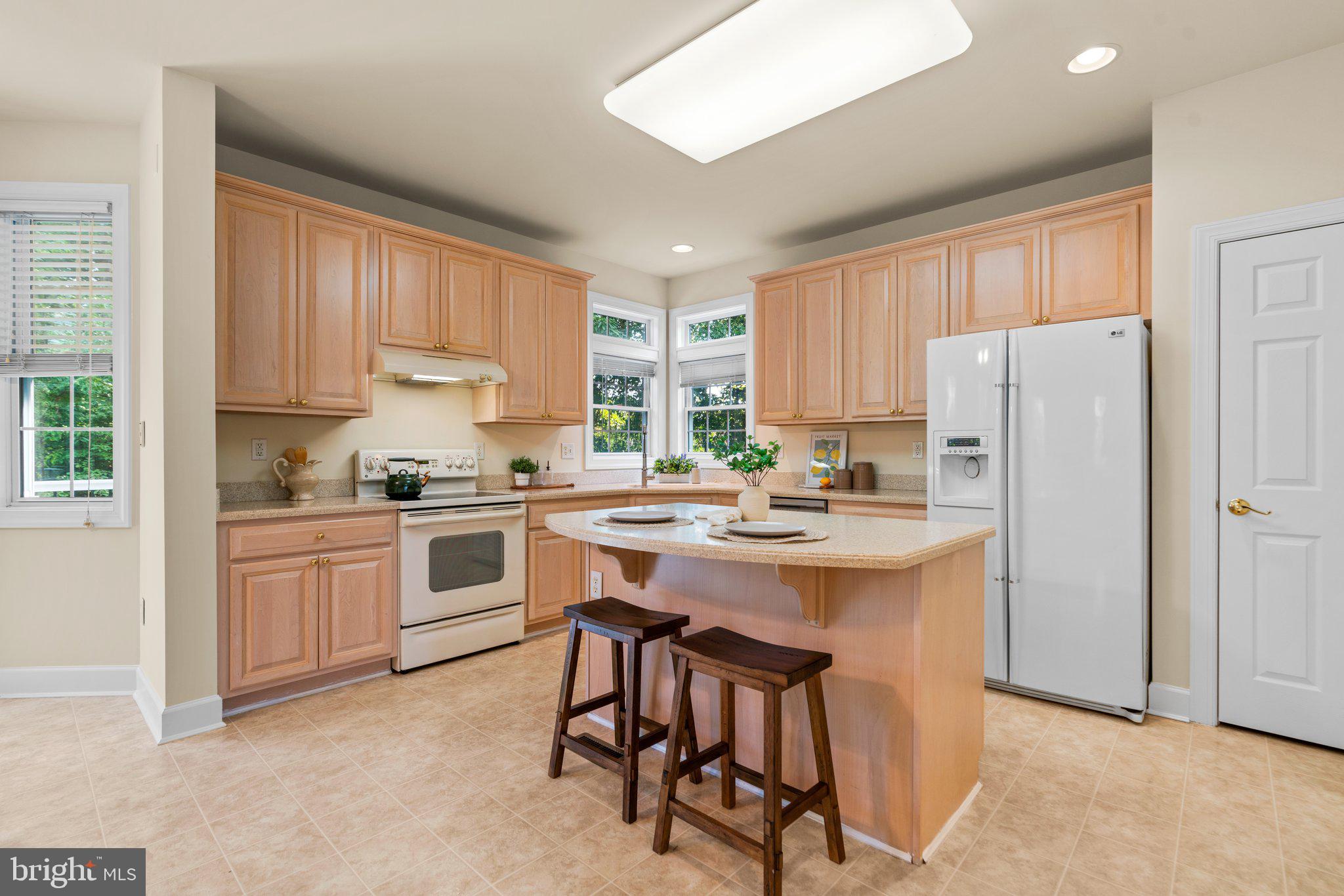 EMA'S MANOR - Residential