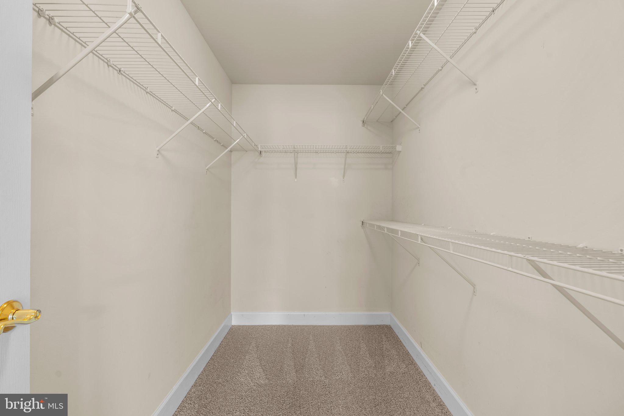 EMA'S MANOR - Residential