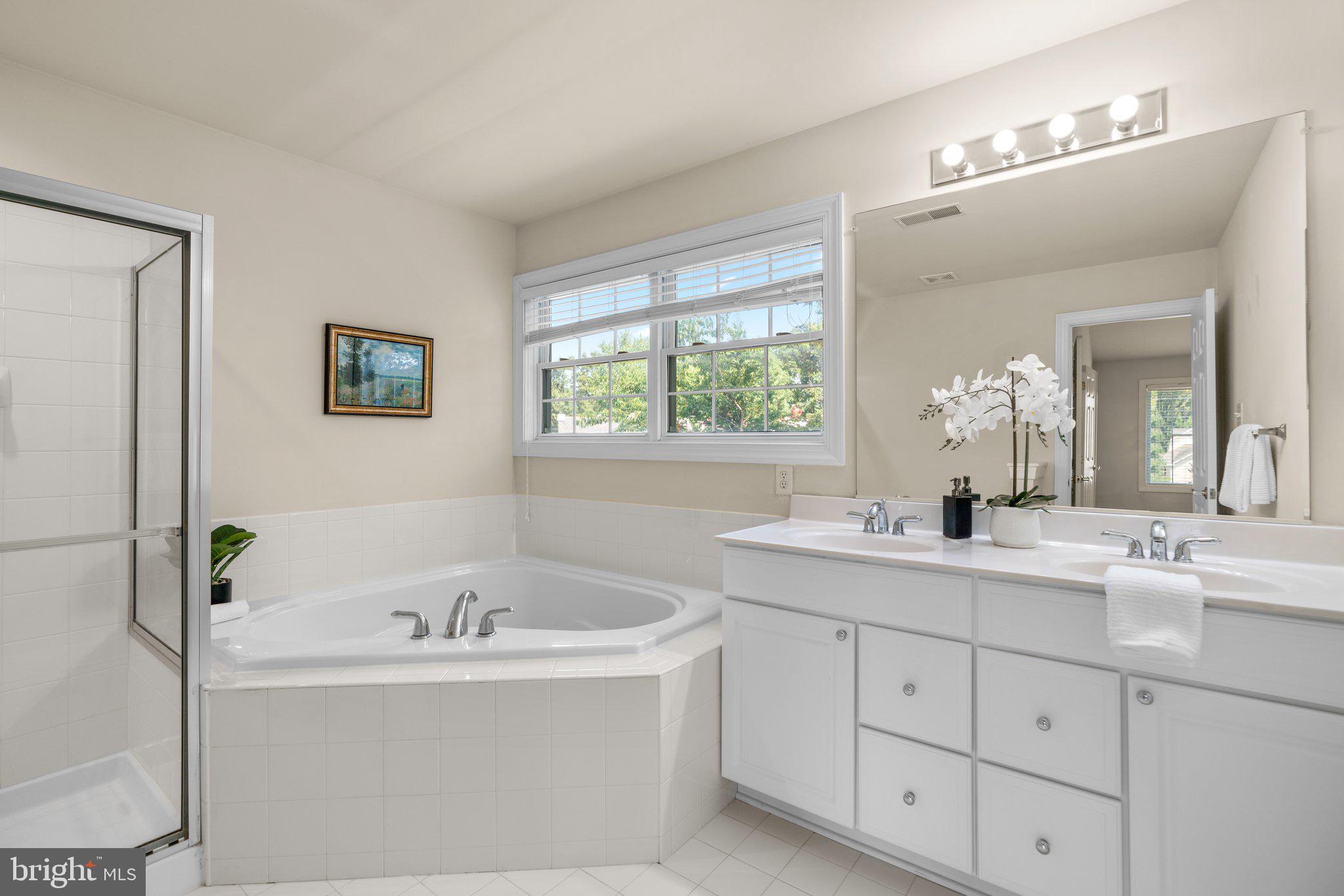 EMA'S MANOR - Residential