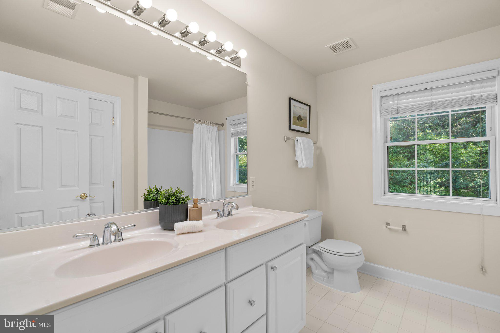 EMA'S MANOR - Residential