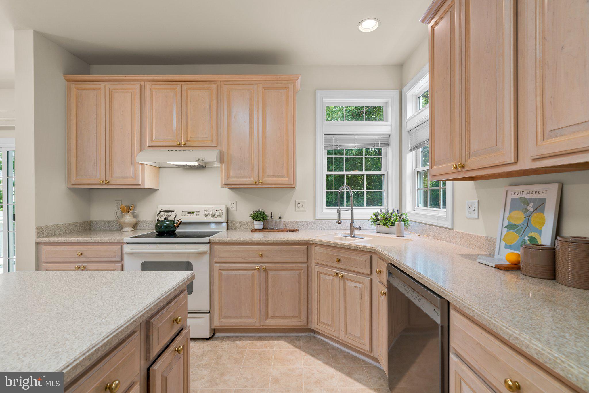 EMA'S MANOR - Residential