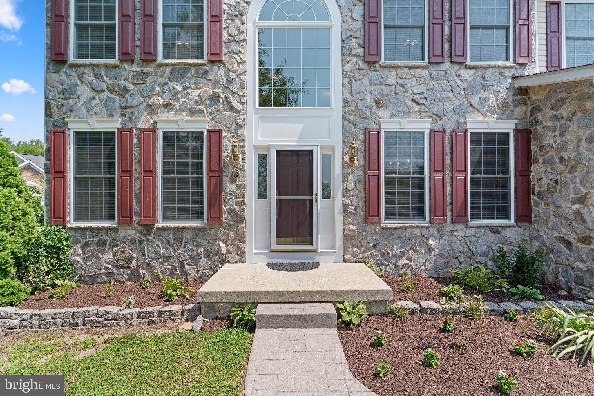 EMA'S MANOR - Residential