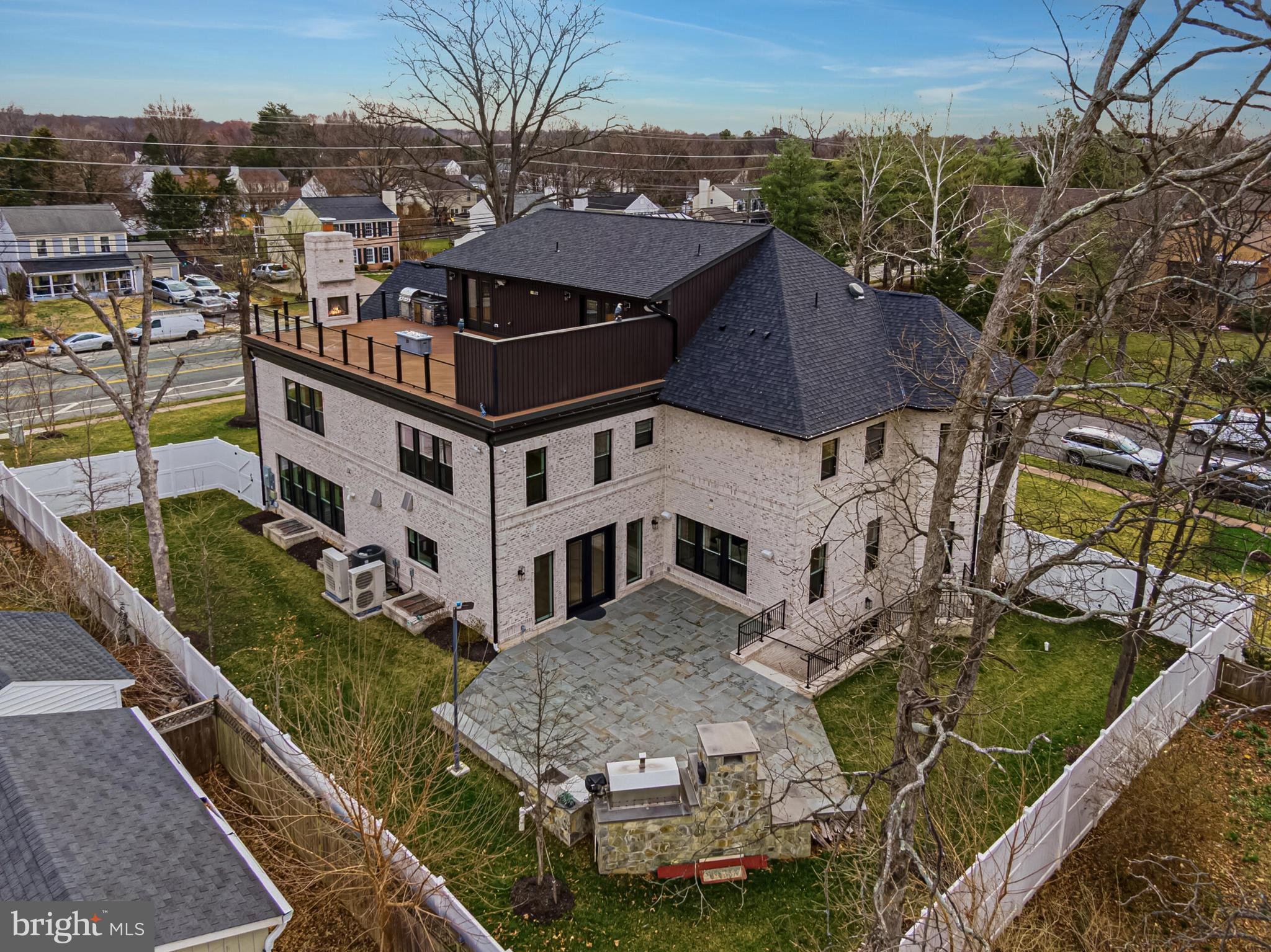 CHALET WOODS - Residential