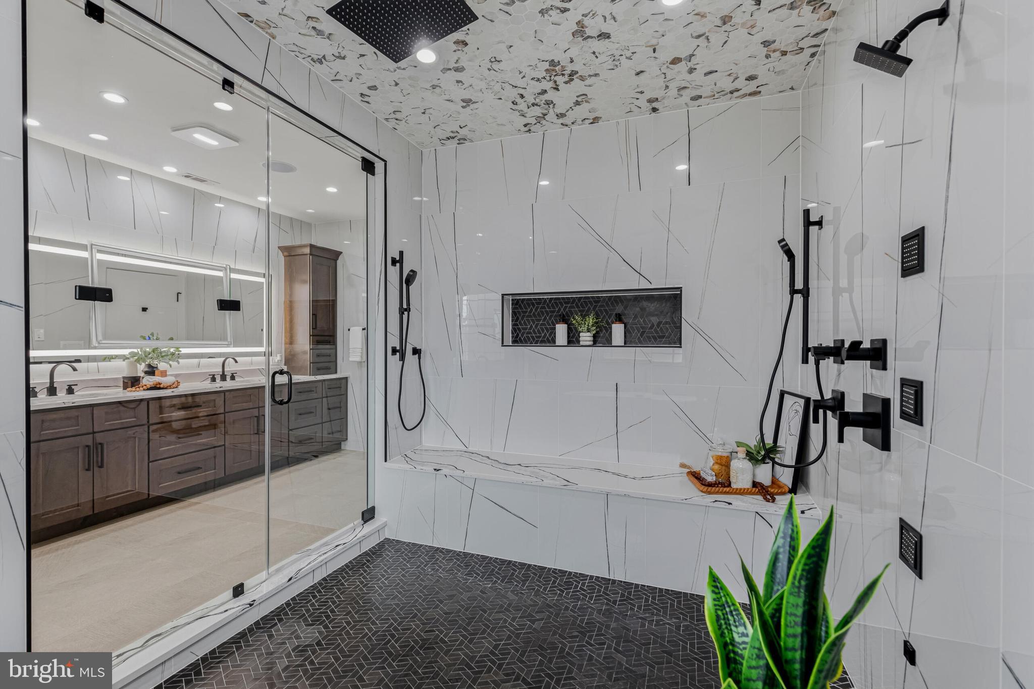 CHALET WOODS - Residential