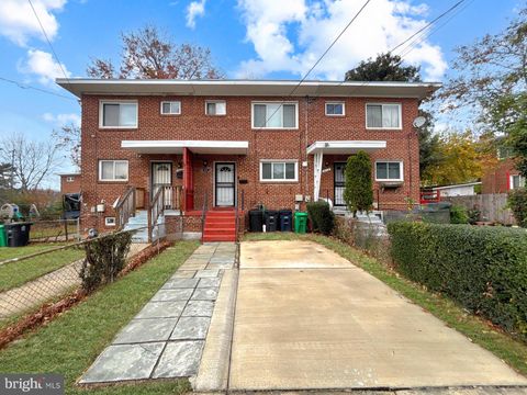 Photo of 610 Hampton Drive, OXON HILL, MD 20745 (MLS # MDPG2184268)